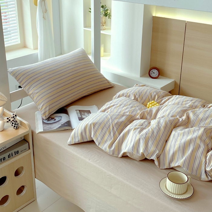 91家纺网 家纺一手货源 找家纺 春皖家纺 2025春夏新款AB版全棉纯棉色织水洗棉学生三件套六件套 素雅-杏黄纹