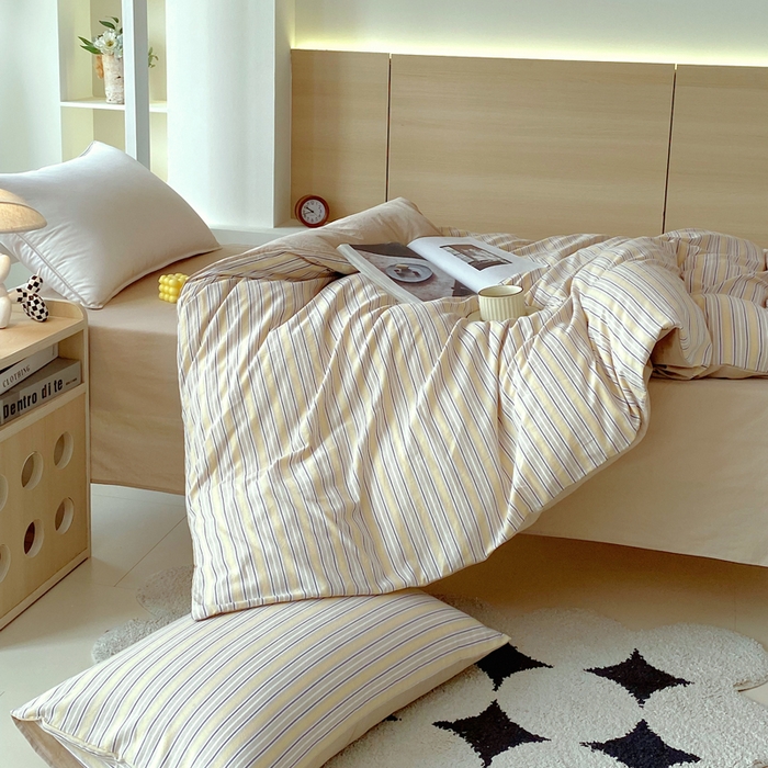 91家纺网 家纺一手货源 找家纺 春皖家纺 2025春夏新款AB版全棉纯棉色织水洗棉学生三件套六件套 素雅-杏黄纹