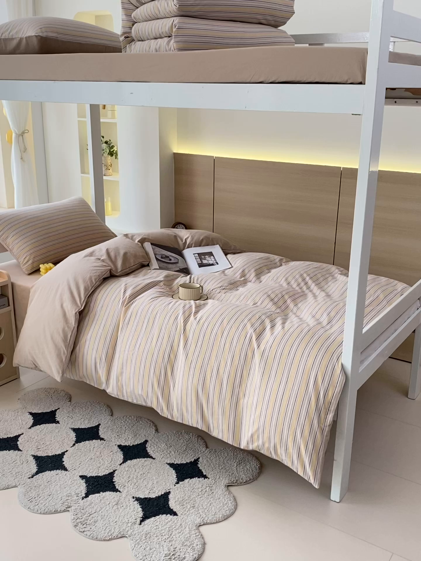 91家纺网 家纺一手货源 找家纺 春皖家纺 2025春夏新款AB版全棉纯棉色织水洗棉学生三件套六件套 素雅-杏黄纹