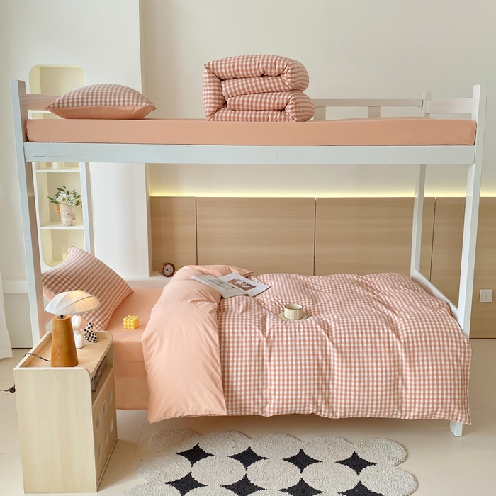 91家纺网 家纺一手货源 找家纺 春皖家纺 2025春夏新款AB版全棉纯棉色织水洗棉学生三件套六件套 素雅-玉格