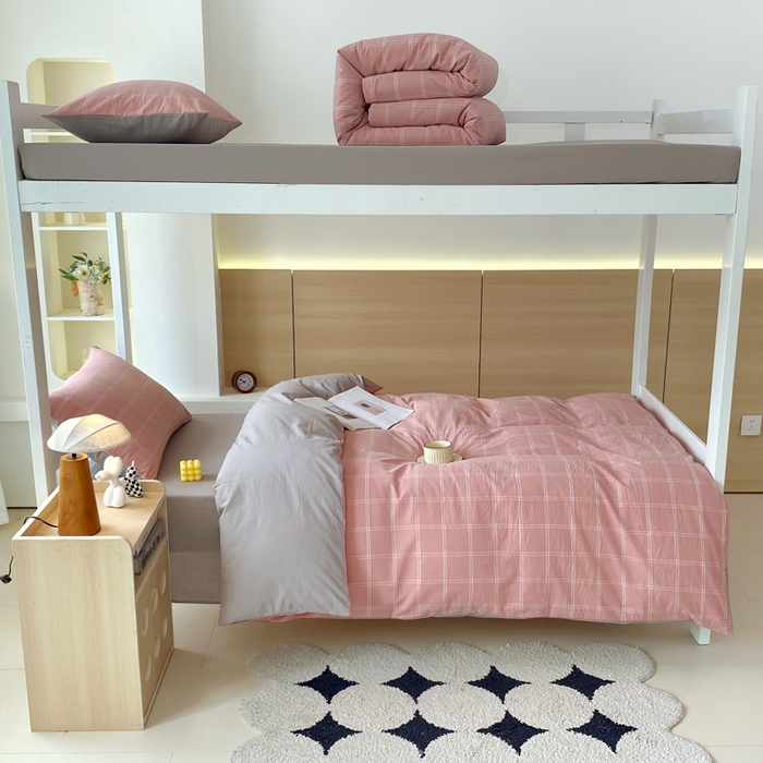 91家纺网 家纺一手货源 找家纺 春皖家纺 2025春夏新款AB版全棉纯棉色织水洗棉学生三件套六件套 素雅-韵粉