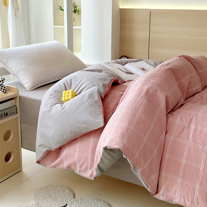 91家纺网 家纺一手货源 找家纺 春皖家纺 2025春夏新款AB版全棉纯棉色织水洗棉学生三件套六件套 素雅-韵粉