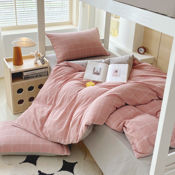 91家纺网 家纺一手货源 找家纺 春皖家纺 2025春夏新款AB版全棉纯棉色织水洗棉学生三件套六件套 素雅-韵粉