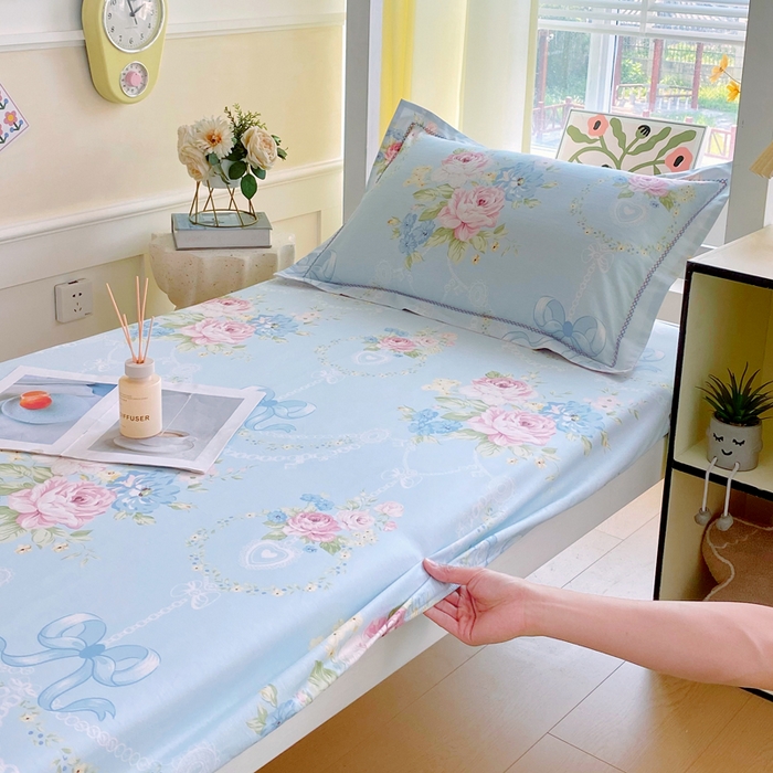 91家纺网 家纺一手货源 找家纺 春皖家纺 2025新款学生季全棉纯棉13070印花单床笠 床笠单件 花蝶柔依