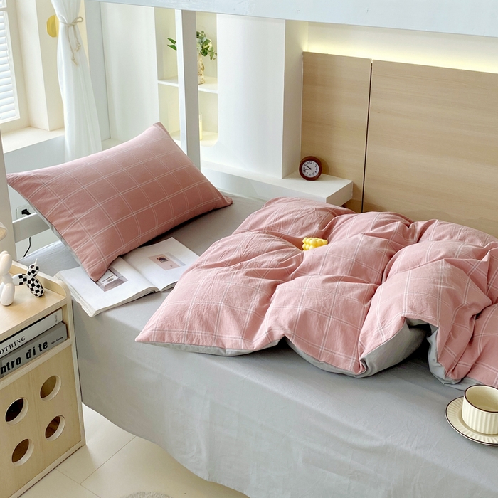 91家纺网 家纺一手货源 找家纺 春皖家纺 2025春夏新款AB版全棉纯棉色织水洗棉学生三件套六件套 素雅-韵粉