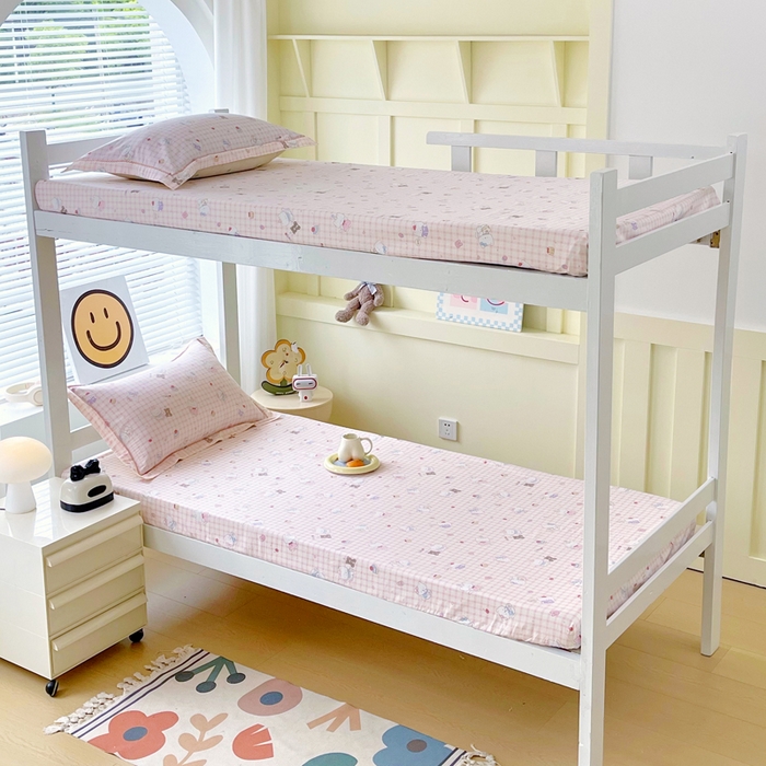 91家纺网 家纺一手货源 找家纺 春皖家纺 2025新款学生季全棉纯棉13070印花单床笠 床笠单件 萌韵瑞宝