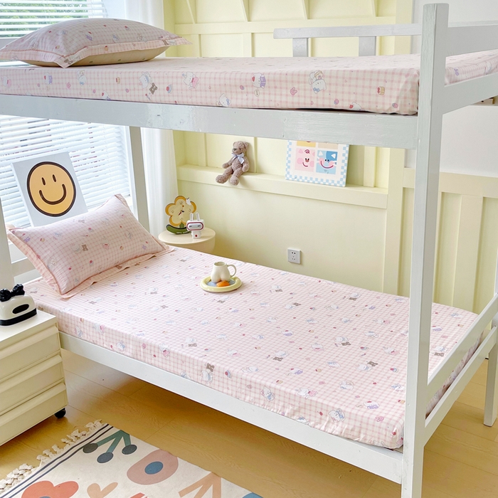 91家纺网 家纺一手货源 找家纺 春皖家纺 2025新款学生季全棉纯棉13070印花单床笠 床笠单件 萌韵瑞宝