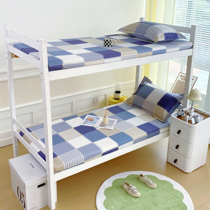 91家纺网 家纺一手货源 找家纺 春皖家纺 2025新款学生季全棉纯棉13070印花单床笠 床笠单件 纳吉蓝格