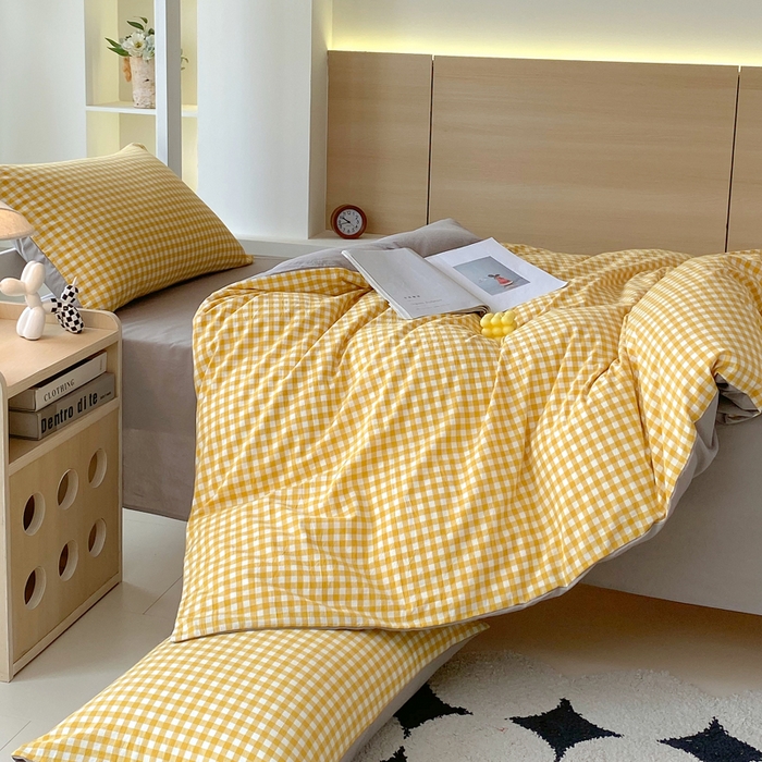 91家纺网 家纺一手货源 找家纺 春皖家纺 2025春夏新款AB版全棉纯棉色织水洗棉学生三件套六件套 朱羽-黄格