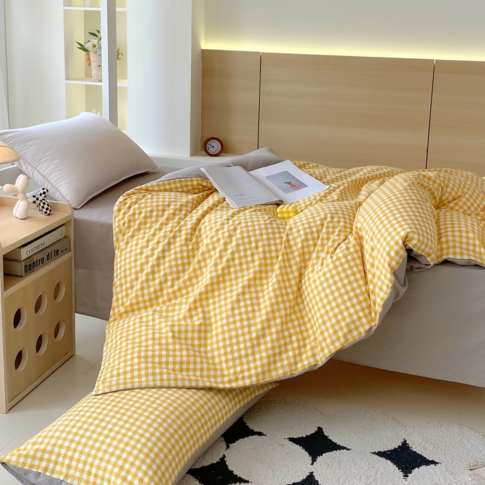 91家纺网 家纺一手货源 找家纺 春皖家纺 2025春夏新款AB版全棉纯棉色织水洗棉学生三件套六件套 朱羽-黄格