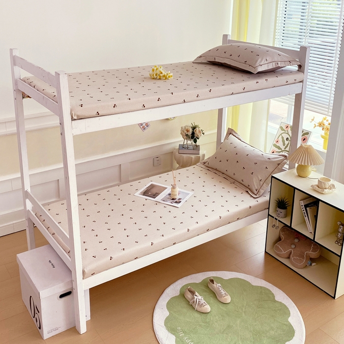 91家纺网 家纺一手货源 找家纺 春皖家纺 2025新款学生季全棉纯棉13070印花单床笠 床笠单件 樱姿飒爽