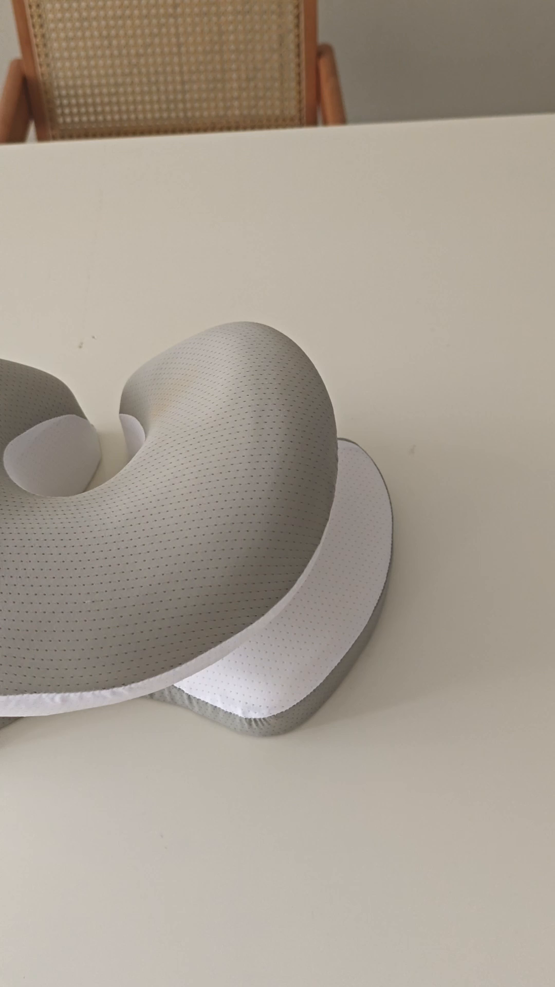 91家纺网 家纺一手货源 找家纺 （总）永光家居 2025新款匠心蝴蝶U型凉感午睡枕 记忆棉趴睡枕午休枕（不供多多）