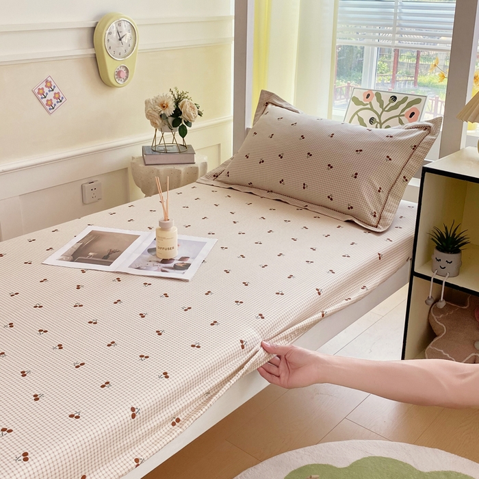 91家纺网 家纺一手货源 找家纺 春皖家纺 2025新款学生季全棉纯棉13070印花单床笠 床笠单件 樱姿飒爽