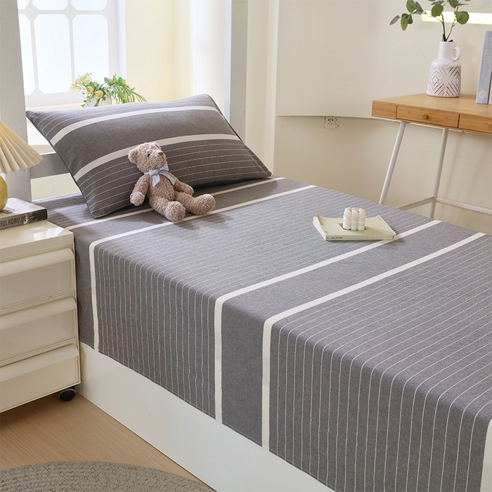 91家纺网 家纺一手货源 找家纺 春皖家纺 2025新款学生季全棉纯棉色织AB版水洗棉单品系列-单床单 床单单件 素雅-灰条