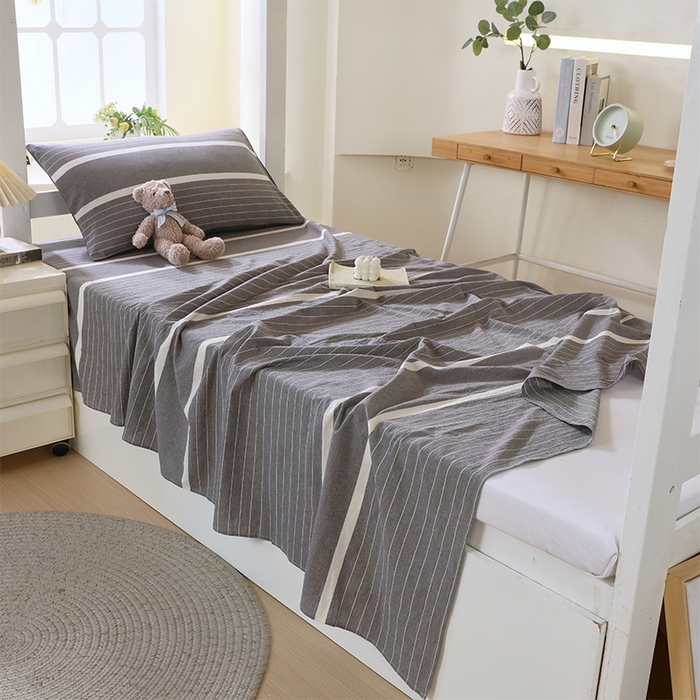 91家纺网 家纺一手货源 找家纺 春皖家纺 2025新款学生季全棉纯棉色织AB版水洗棉单品系列-单床单 床单单件 素雅-灰条