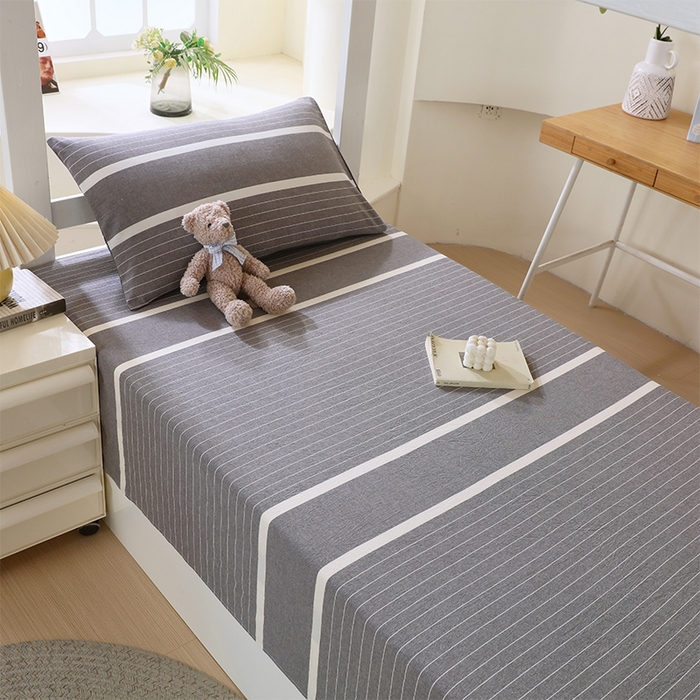 91家纺网 家纺一手货源 找家纺 春皖家纺 2025新款学生季全棉纯棉色织AB版水洗棉单品系列-单床单 床单单件 素雅-灰条