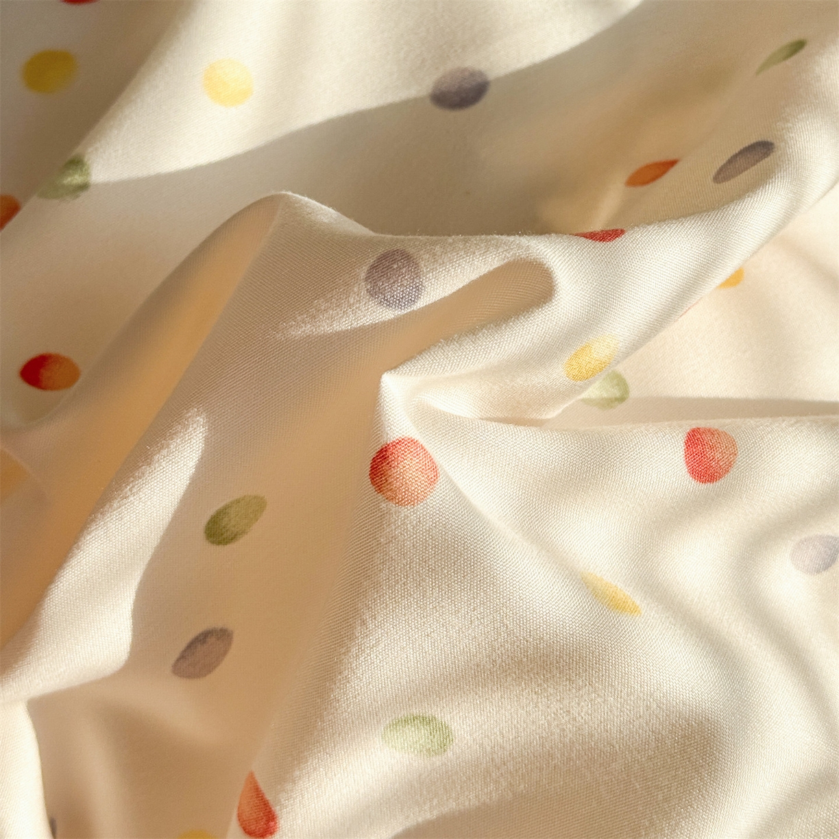 91家纺网 家纺一手货源 找家纺 多品家纺 2025新款水洗棉学生宿舍上下铺大礼包三件套六件套 波点彩虹