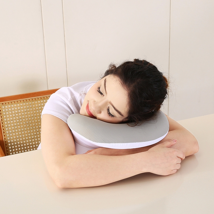 91家纺网 家纺一手货源 找家纺 永光家居 2025新款匠心蝴蝶U型凉感午睡枕 记忆棉趴睡枕午休枕（不供多多） 晨雾灰