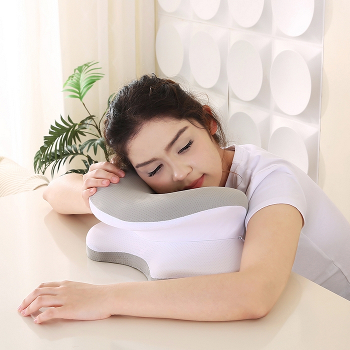 91家纺网 家纺一手货源 找家纺 永光家居 2025新款匠心蝴蝶U型凉感午睡枕 记忆棉趴睡枕午休枕（不供多多） 晨雾灰