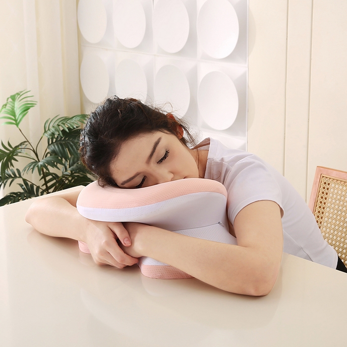 91家纺网 家纺一手货源 找家纺 永光家居 2025新款匠心蝴蝶U型凉感午睡枕 记忆棉趴睡枕午休枕（不供多多）  花蕊粉