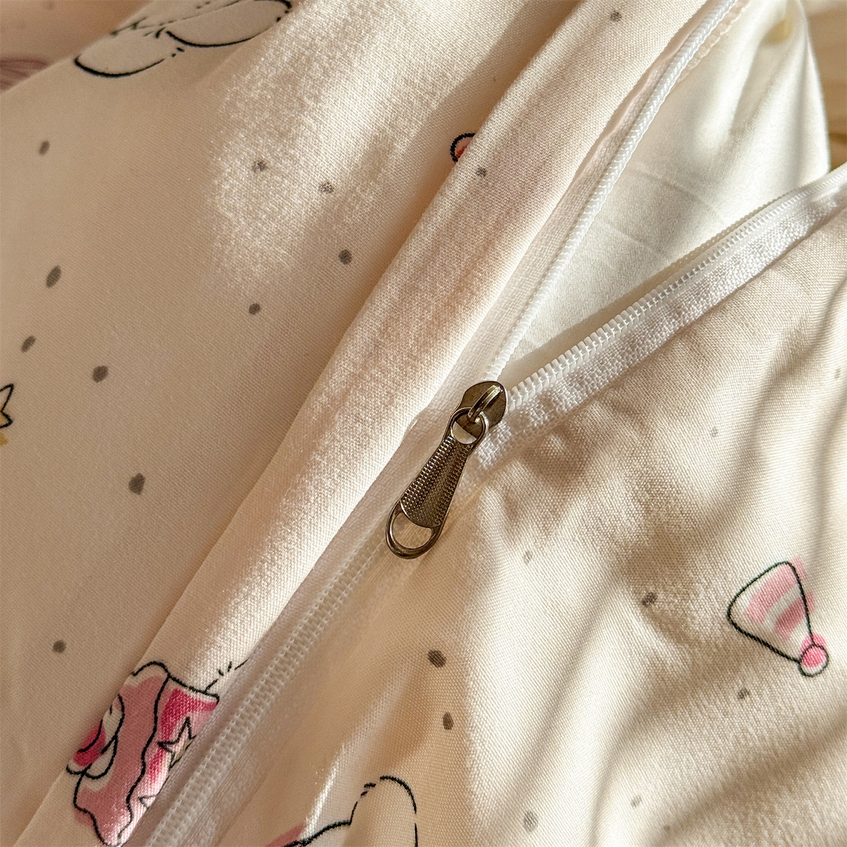 91家纺网 家纺一手货源 找家纺 多品家纺 2025新款水洗棉学生宿舍上下铺大礼包三件套六件套 蛋糕狗