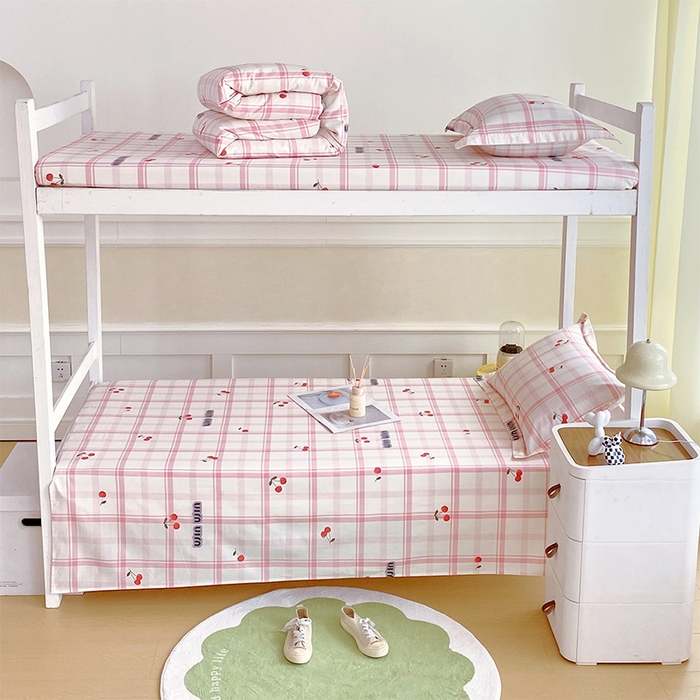 91家纺网 家纺一手货源 找家纺 春皖家纺 2025新款学生季全棉纯棉13070印花单床单 床单单件 樱红瑞彩