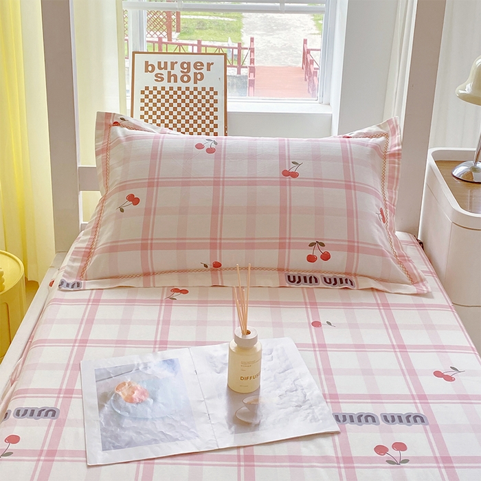 91家纺网 家纺一手货源 找家纺 春皖家纺 2025新款学生季全棉纯棉13070印花单床单 床单单件 樱红瑞彩