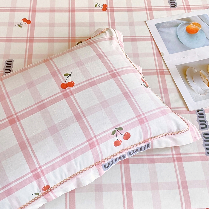 91家纺网 家纺一手货源 找家纺 春皖家纺 2025新款学生季全棉纯棉13070印花单床单 床单单件 樱红瑞彩