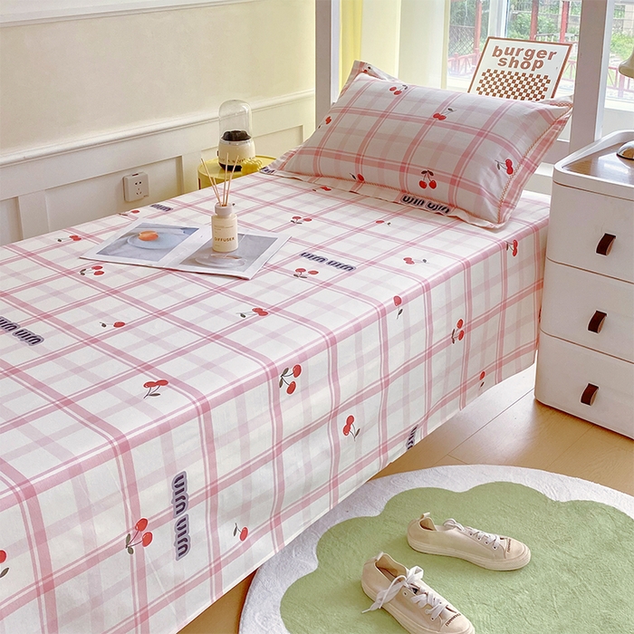 91家纺网 家纺一手货源 找家纺 春皖家纺 2025新款学生季全棉纯棉13070印花单床单 床单单件 樱红瑞彩