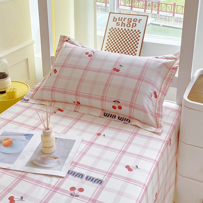 91家纺网 家纺一手货源 找家纺 春皖家纺 2025新款学生季全棉纯棉13070印花单床单 床单单件 樱红瑞彩