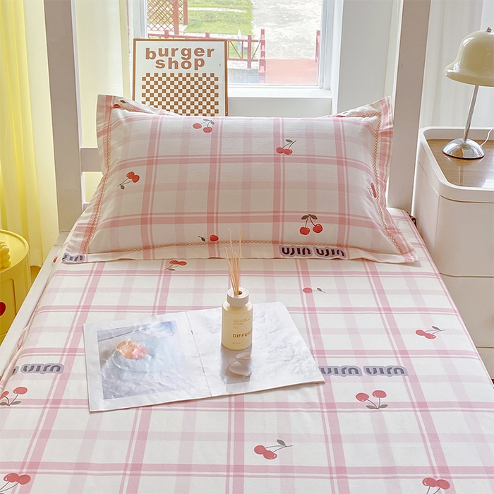 91家纺网 家纺一手货源 找家纺 春皖家纺 2025新款学生季全棉纯棉13070印花单床单 床单单件 樱红瑞彩