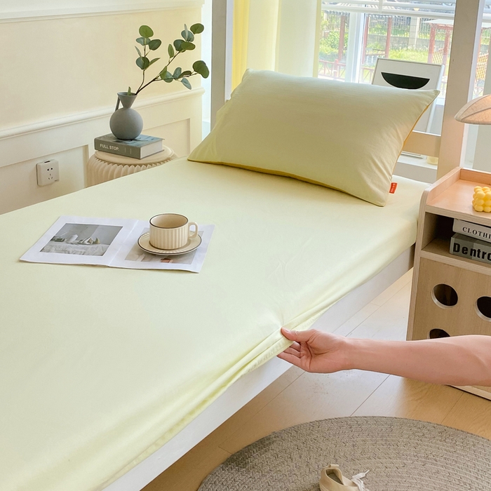 91家纺网 家纺一手货源 找家纺 春皖家纺 2025新款双拼A类水洗棉系列-单床笠 素雅淡黄