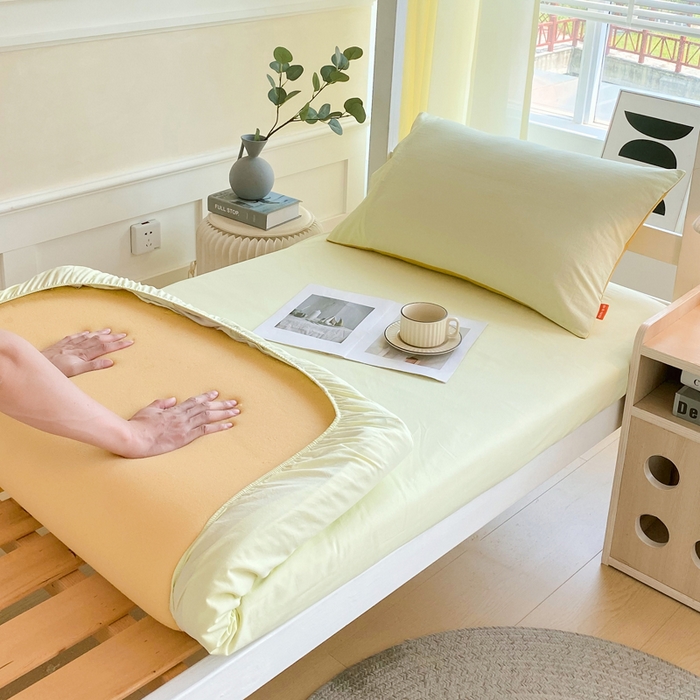 91家纺网 家纺一手货源 找家纺 春皖家纺 2025新款双拼A类水洗棉系列-单床笠 素雅淡黄