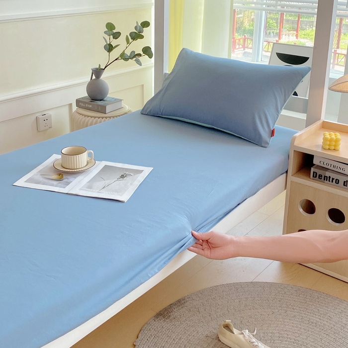 91家纺网 家纺一手货源 找家纺 春皖家纺 2025新款双拼A类水洗棉系列-单床笠 素雅幻蓝