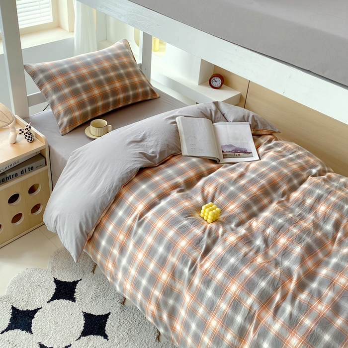 91家纺网 家纺一手货源 找家纺 春皖家纺 2026新款AB棉全棉亲肤水洗棉学生三件套四件套 栗木-咖格