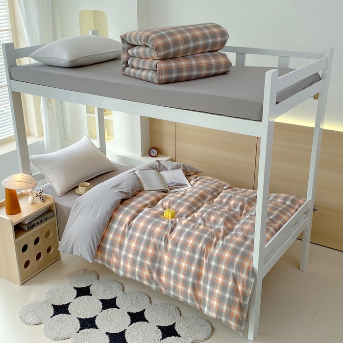 91家纺网 家纺一手货源 找家纺 春皖家纺 2026新款AB棉全棉亲肤水洗棉学生三件套四件套 栗木-咖格