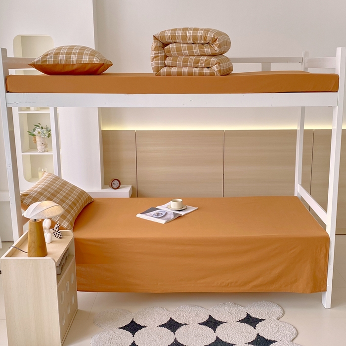 91家纺网 家纺一手货源 找家纺 春皖家纺 2025新款AB棉全棉亲肤水洗棉学生三件套四件套 素雅-黄格