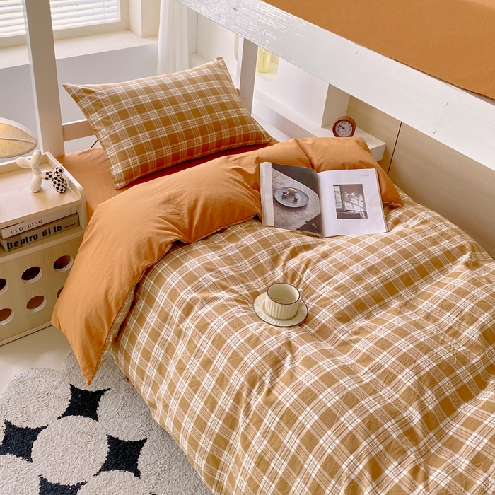 91家纺网 家纺一手货源 找家纺 春皖家纺 2025新款AB棉全棉亲肤水洗棉学生三件套四件套 素雅-黄格