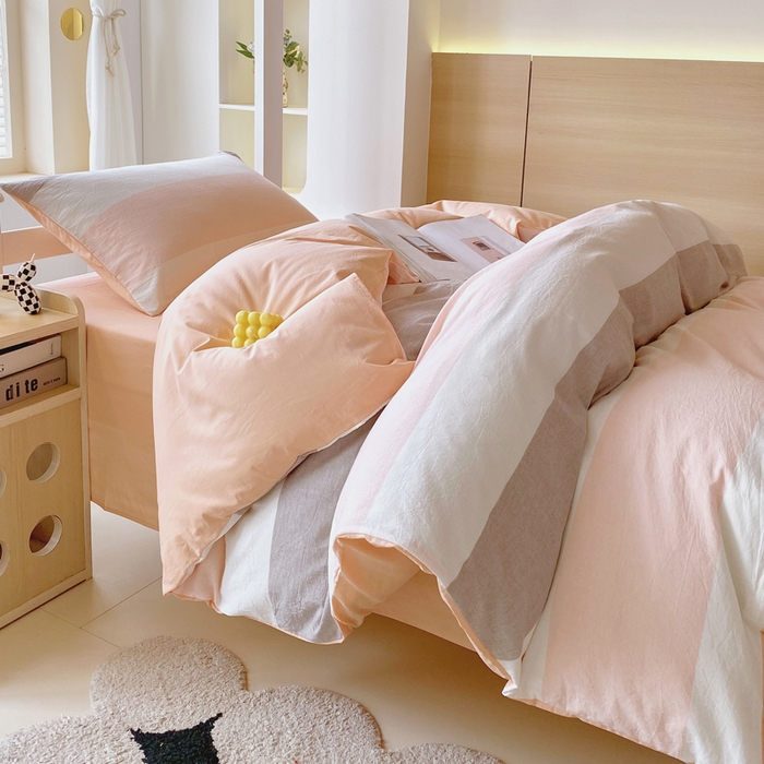 91家纺网 家纺一手货源 找家纺 春皖家纺 2025新款AB棉全棉亲肤水洗棉学生三件套四件套 素雅-灰白条