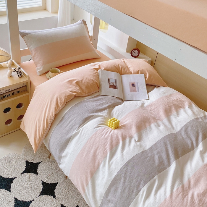 91家纺网 家纺一手货源 找家纺 春皖家纺 2025新款AB棉全棉亲肤水洗棉学生三件套四件套 素雅-灰白条