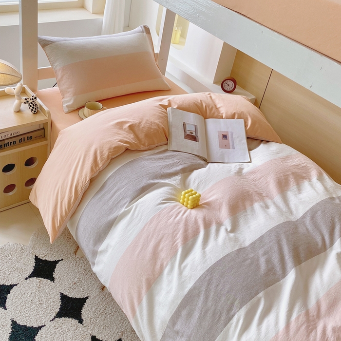 91家纺网 家纺一手货源 找家纺 春皖家纺 2025新款AB棉全棉亲肤水洗棉学生三件套四件套 素雅-灰白条