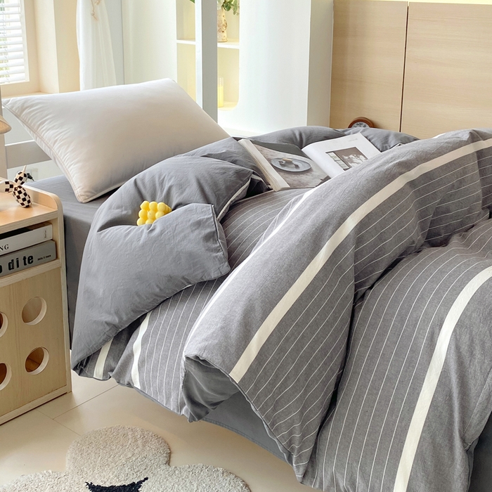 91家纺网 家纺一手货源 找家纺 春皖家纺 2025新款AB棉全棉亲肤水洗棉学生三件套四件套 素雅-灰条