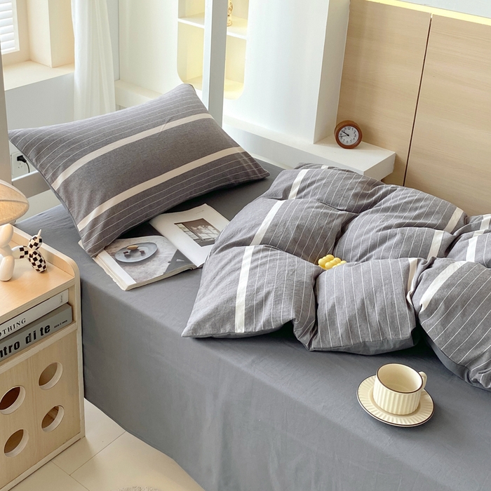 91家纺网 家纺一手货源 找家纺 春皖家纺 2025新款AB棉全棉亲肤水洗棉学生三件套四件套 素雅-灰条