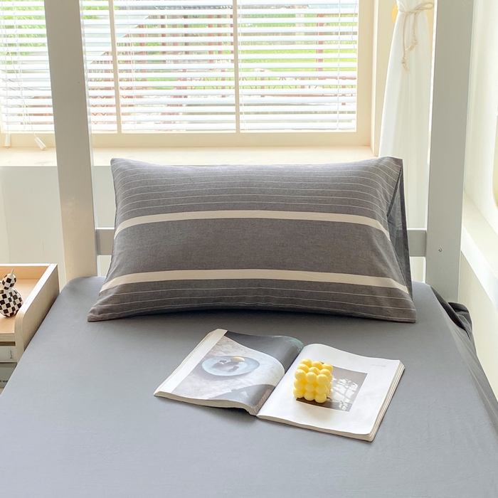 91家纺网 家纺一手货源 找家纺 春皖家纺 2025新款AB棉全棉亲肤水洗棉学生三件套四件套 素雅-灰条