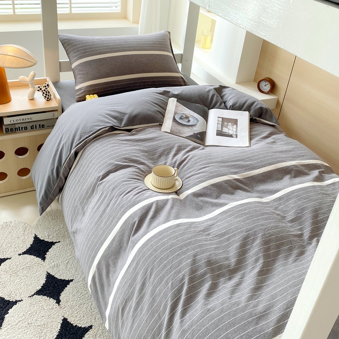 91家纺网 家纺一手货源 找家纺 春皖家纺 2025新款AB棉全棉亲肤水洗棉学生三件套四件套 素雅-灰条