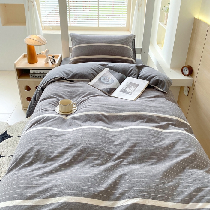 91家纺网 家纺一手货源 找家纺 春皖家纺 2025新款AB棉全棉亲肤水洗棉学生三件套四件套 素雅-灰条