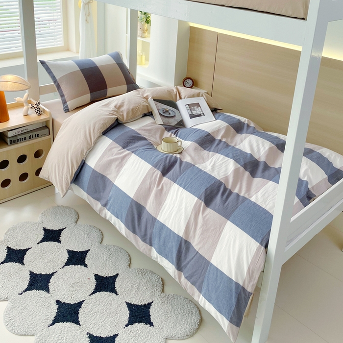 91家纺网 家纺一手货源 找家纺 春皖家纺 2025新款AB棉全棉亲肤水洗棉学生三件套四件套 素雅-蓝大格