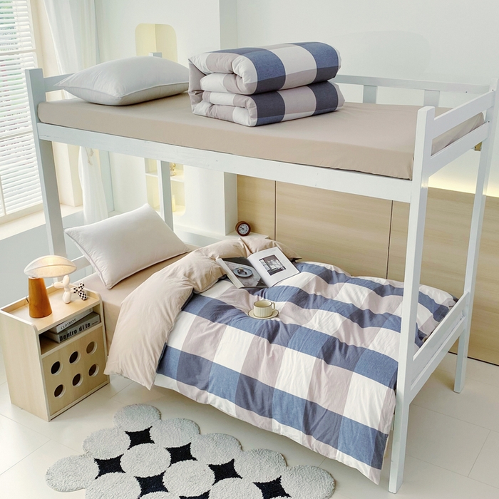 91家纺网 家纺一手货源 找家纺 春皖家纺 2025新款AB棉全棉亲肤水洗棉学生三件套四件套 素雅-蓝大格