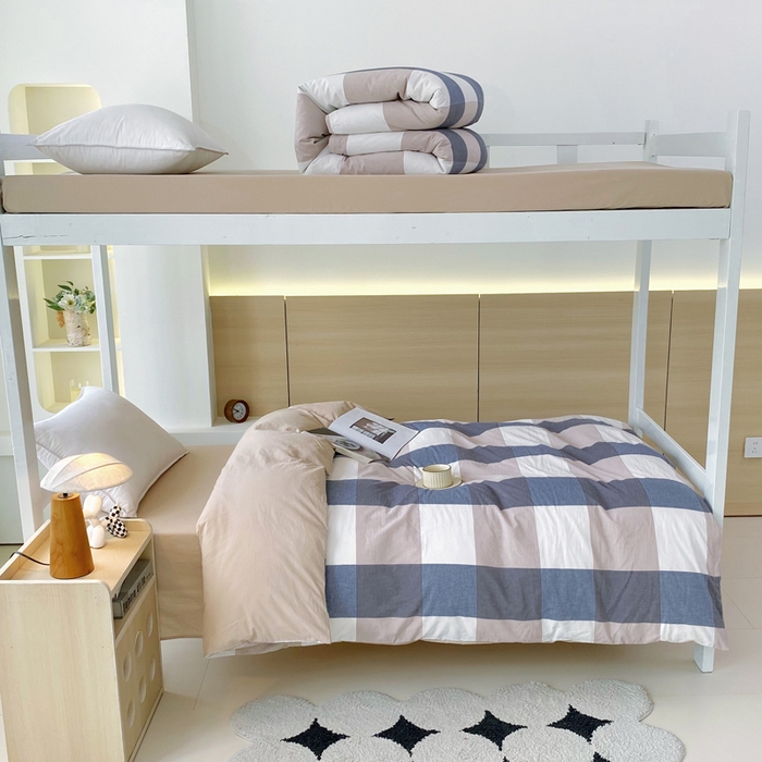 91家纺网 家纺一手货源 找家纺 春皖家纺 2025新款AB棉全棉亲肤水洗棉学生三件套四件套 素雅-蓝大格