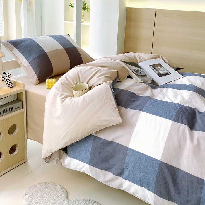 91家纺网 家纺一手货源 找家纺 春皖家纺 2025新款AB棉全棉亲肤水洗棉学生三件套四件套 素雅-蓝大格